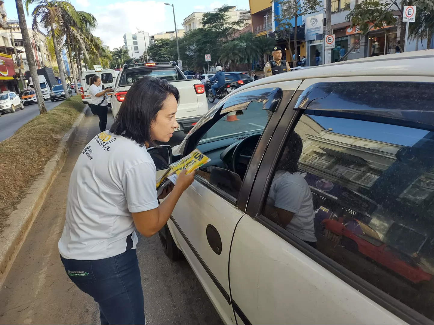 Maio Amarelo: ação conjunta promove blitz educativa por segurança no trânsito em Santos Dumont